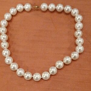 Classic White Pearl Necklace